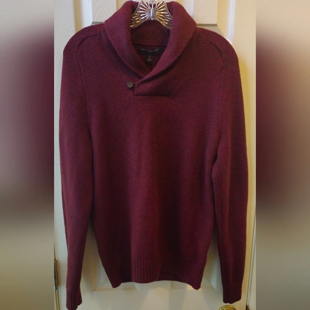 NWT- Banana Republic Men's Burgundy/Wine Pullover Button Neck Sweater-Size Small